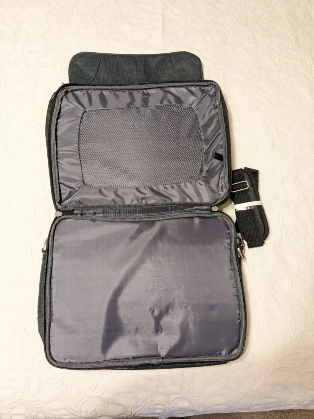 Destinations Sturdy Laptop Bag Messenger NWOT